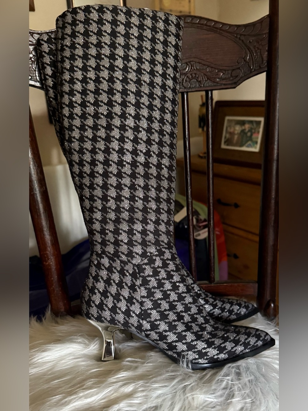 BETSY JOHNSON Pamilla Kitten Heel, Women’s Black & White Houndstooth Knee Boots.